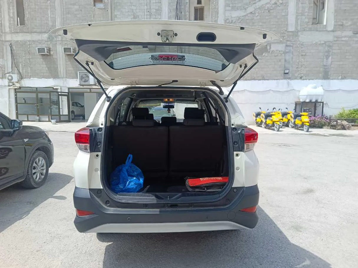 Car image 28