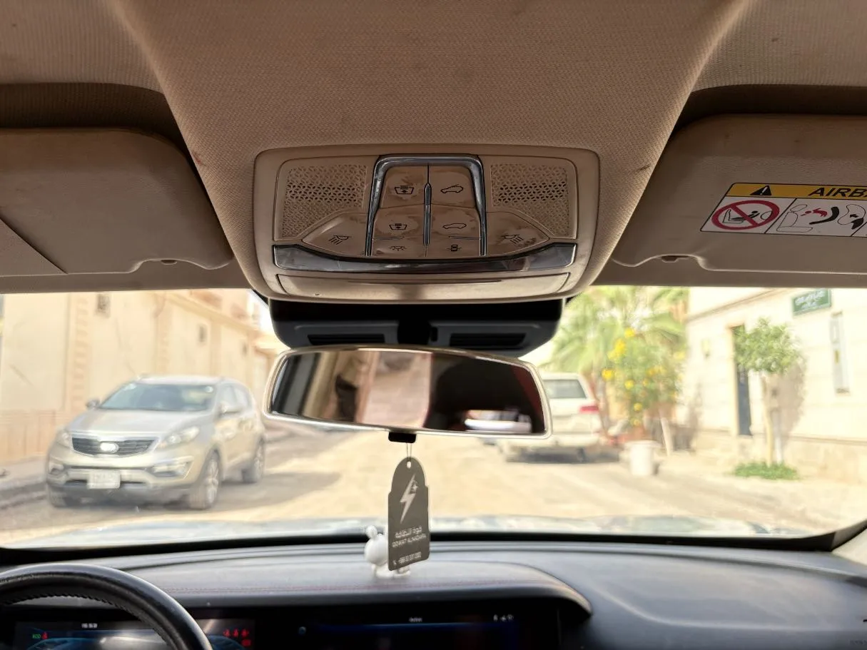 Car image 25
