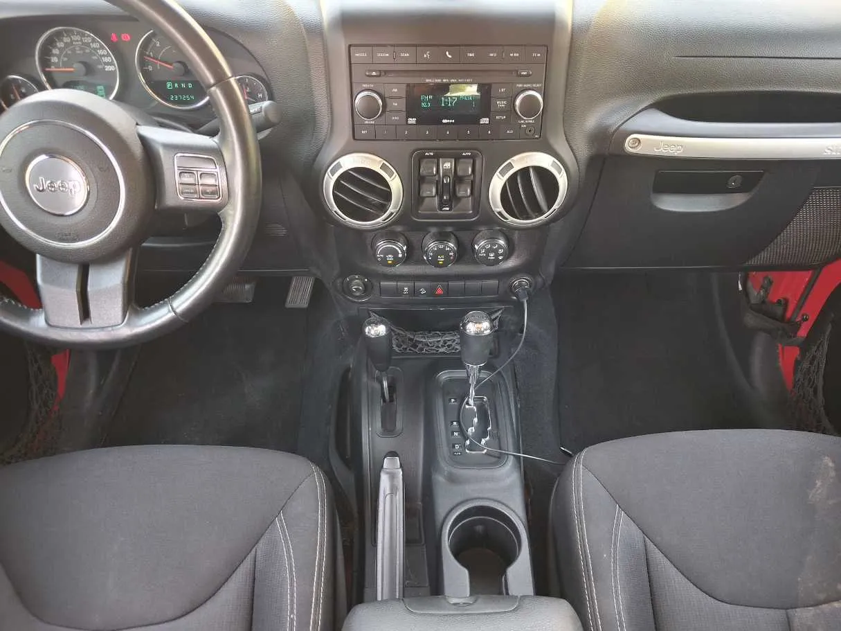 Car image 13