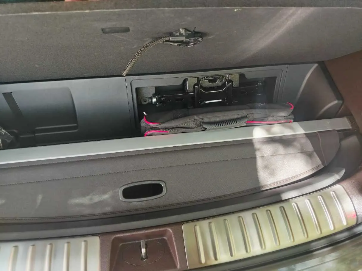 Car image 46