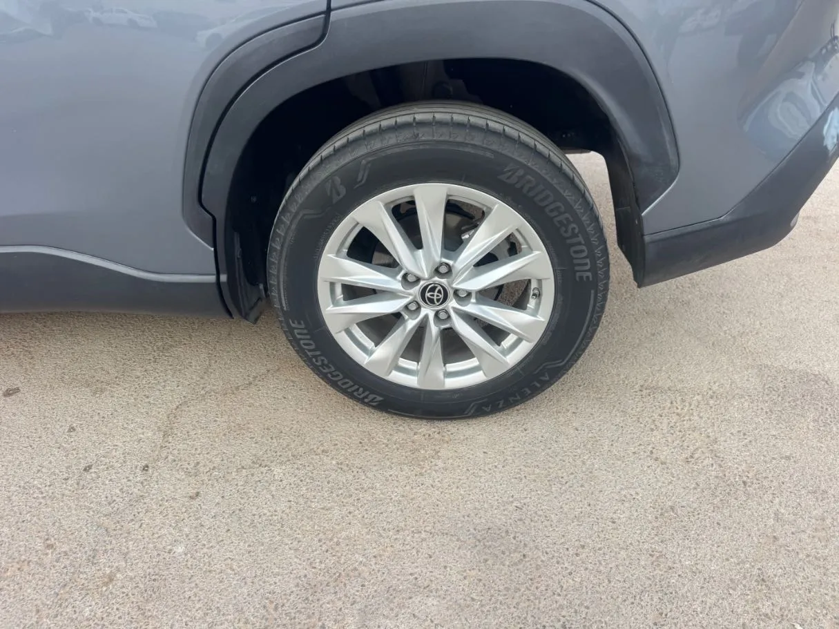 Car image 9