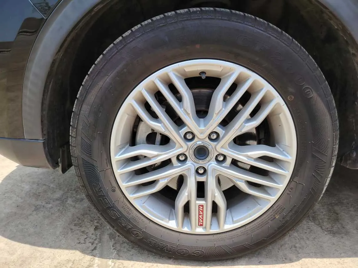Car image 10