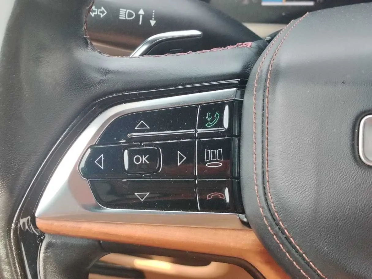 Car image 25