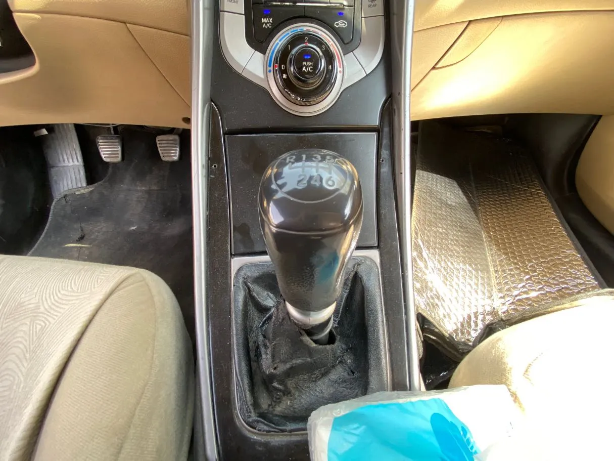 Car image 14