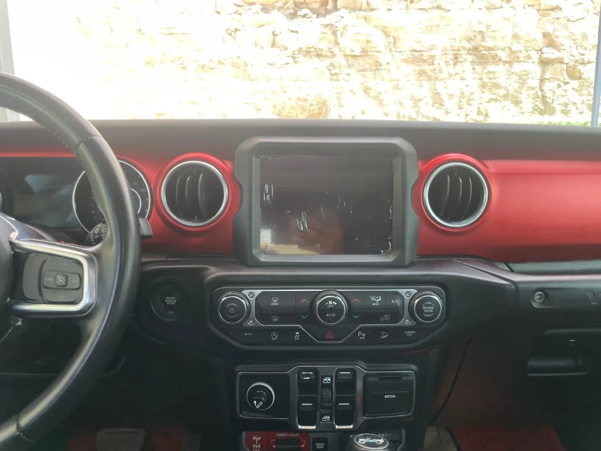 Car image 17