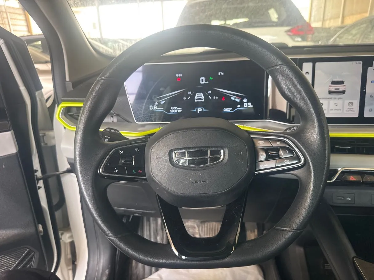 Car image 8
