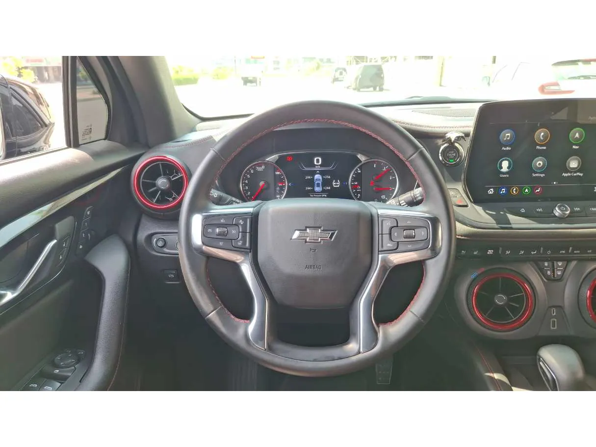 Car image 14
