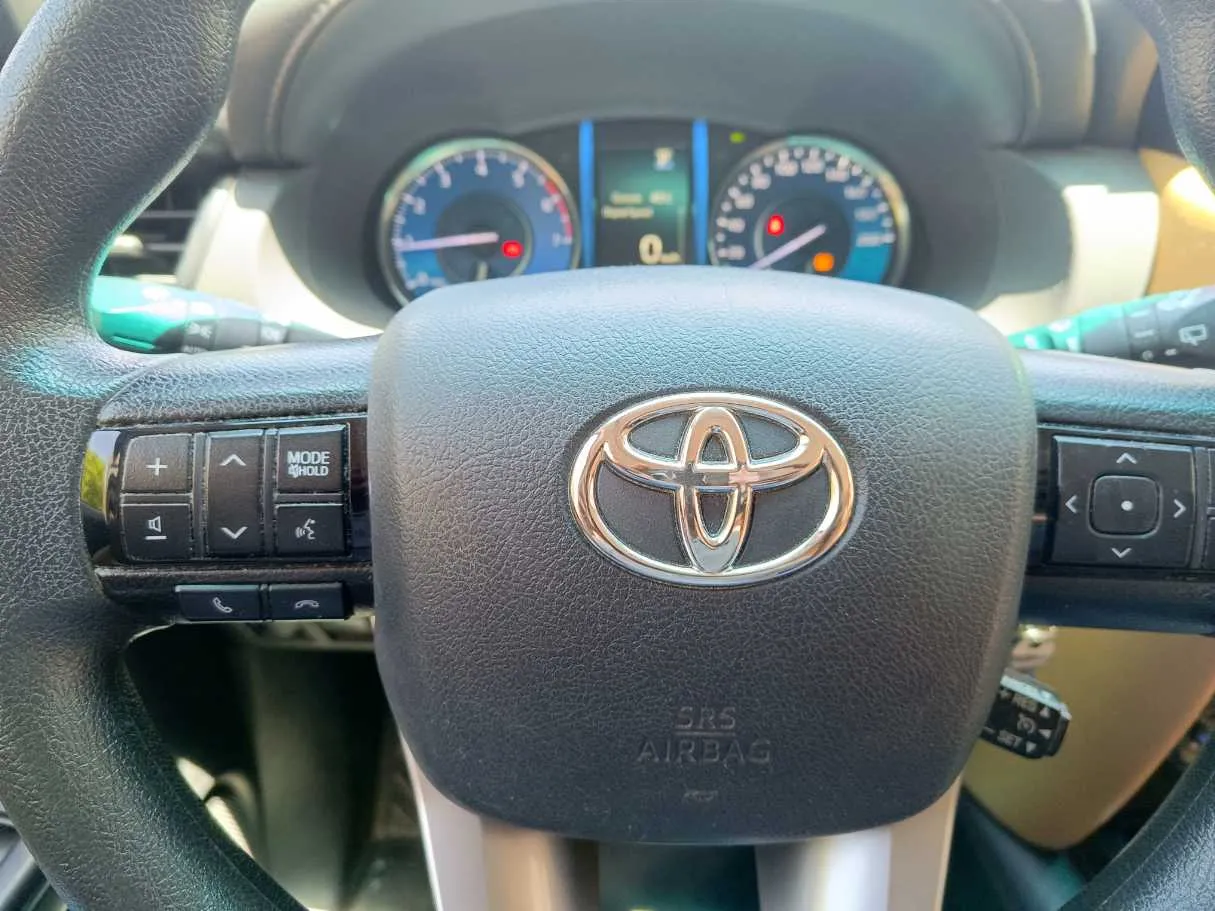 Car image 25
