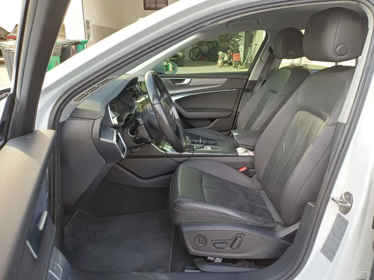 Car image 12
