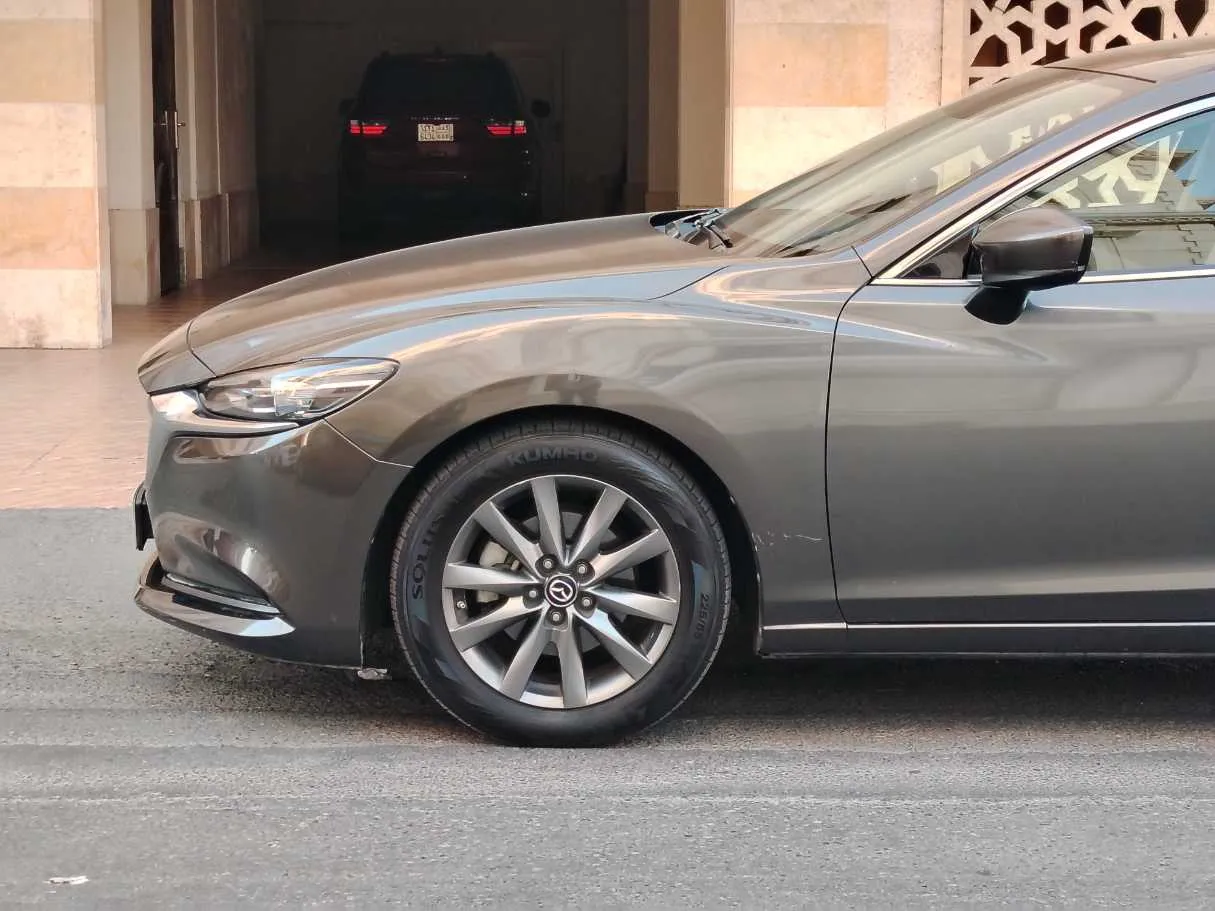 Car image 9