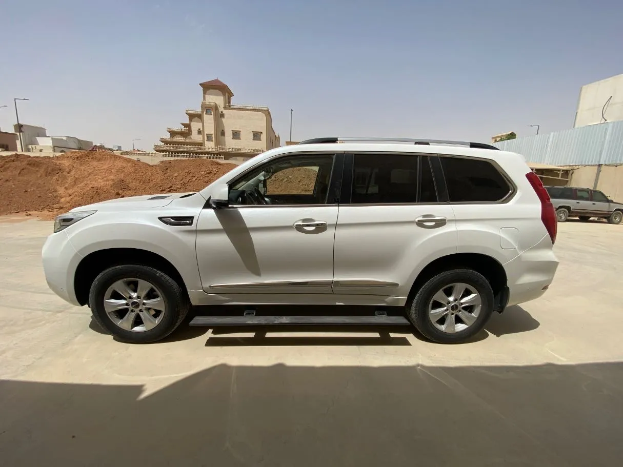 Car image 8