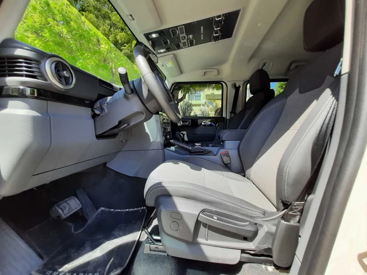 Car image 12