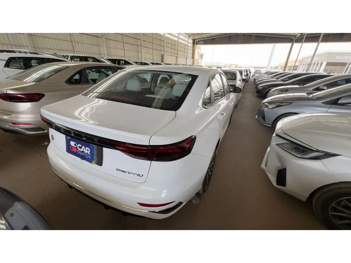Car image 4