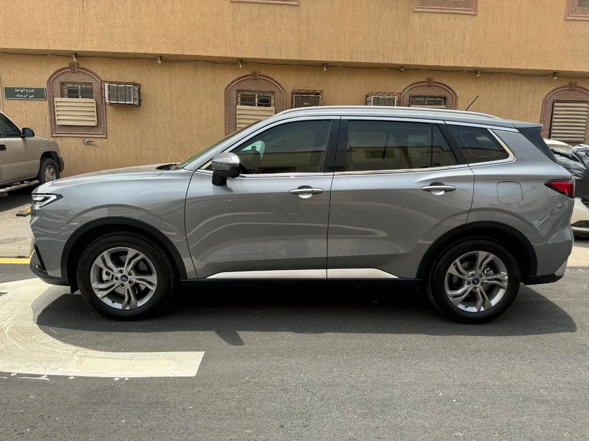 Car image 8