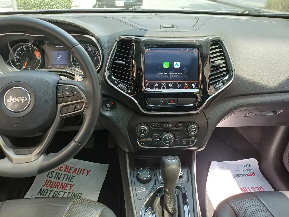 Car image 14