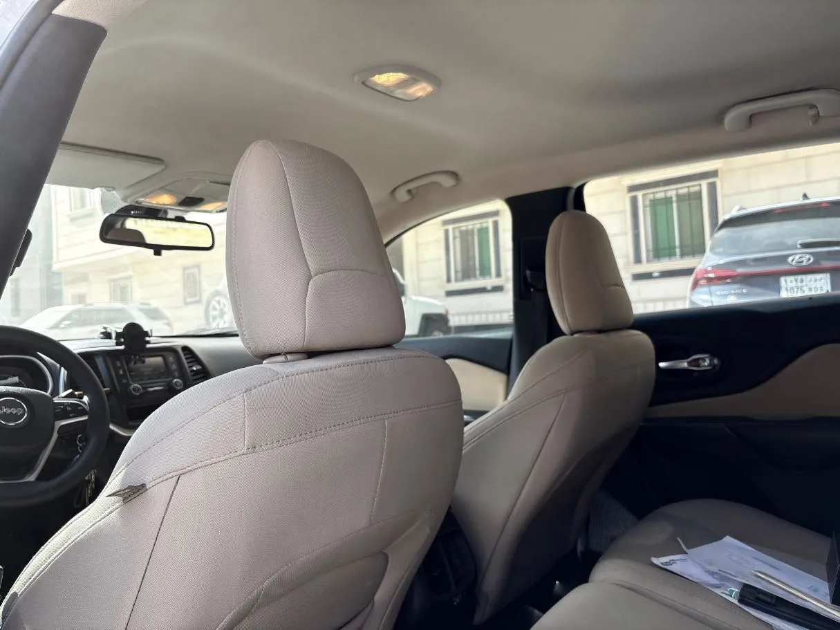 Car image 17
