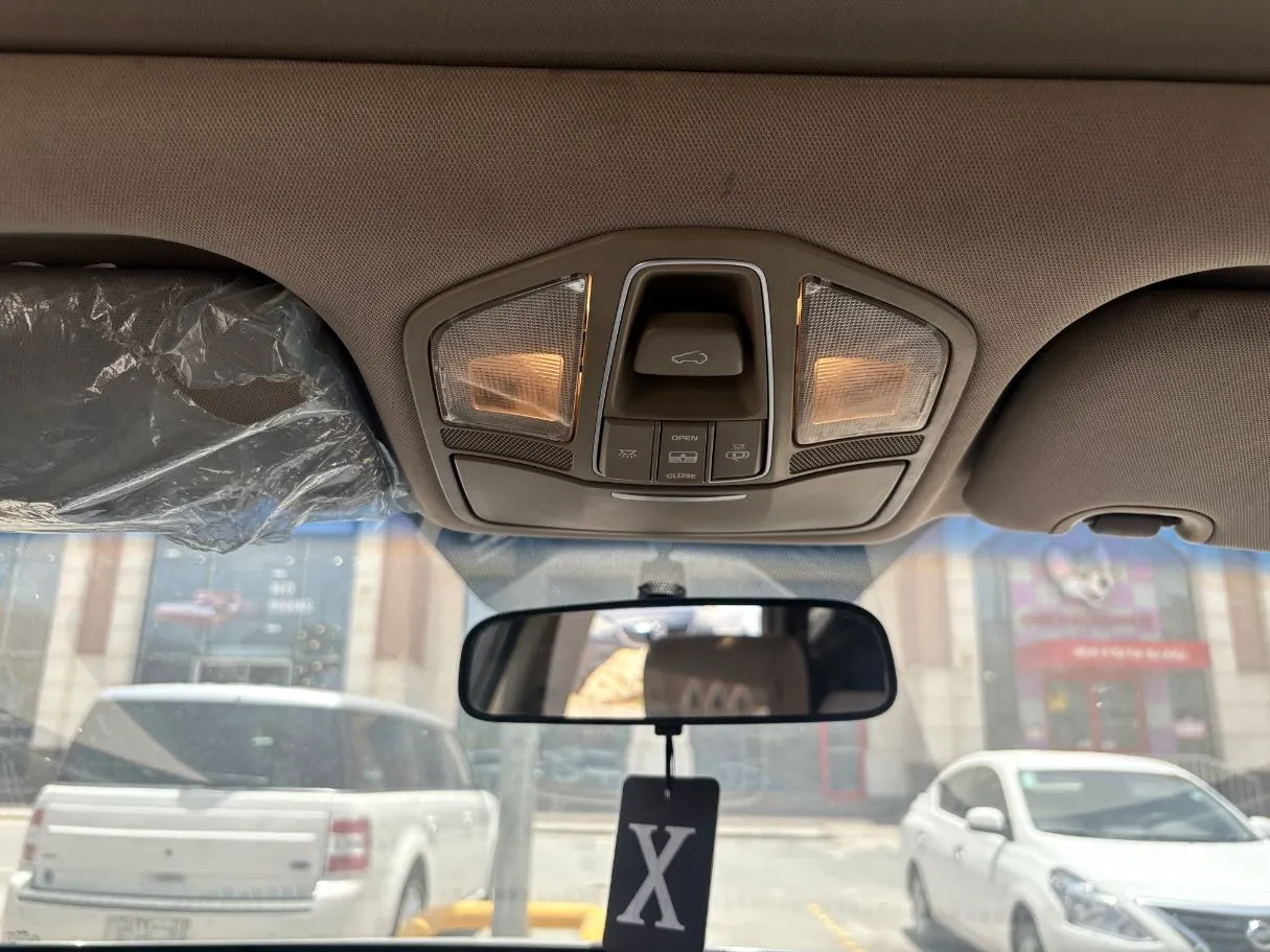 Car image 28