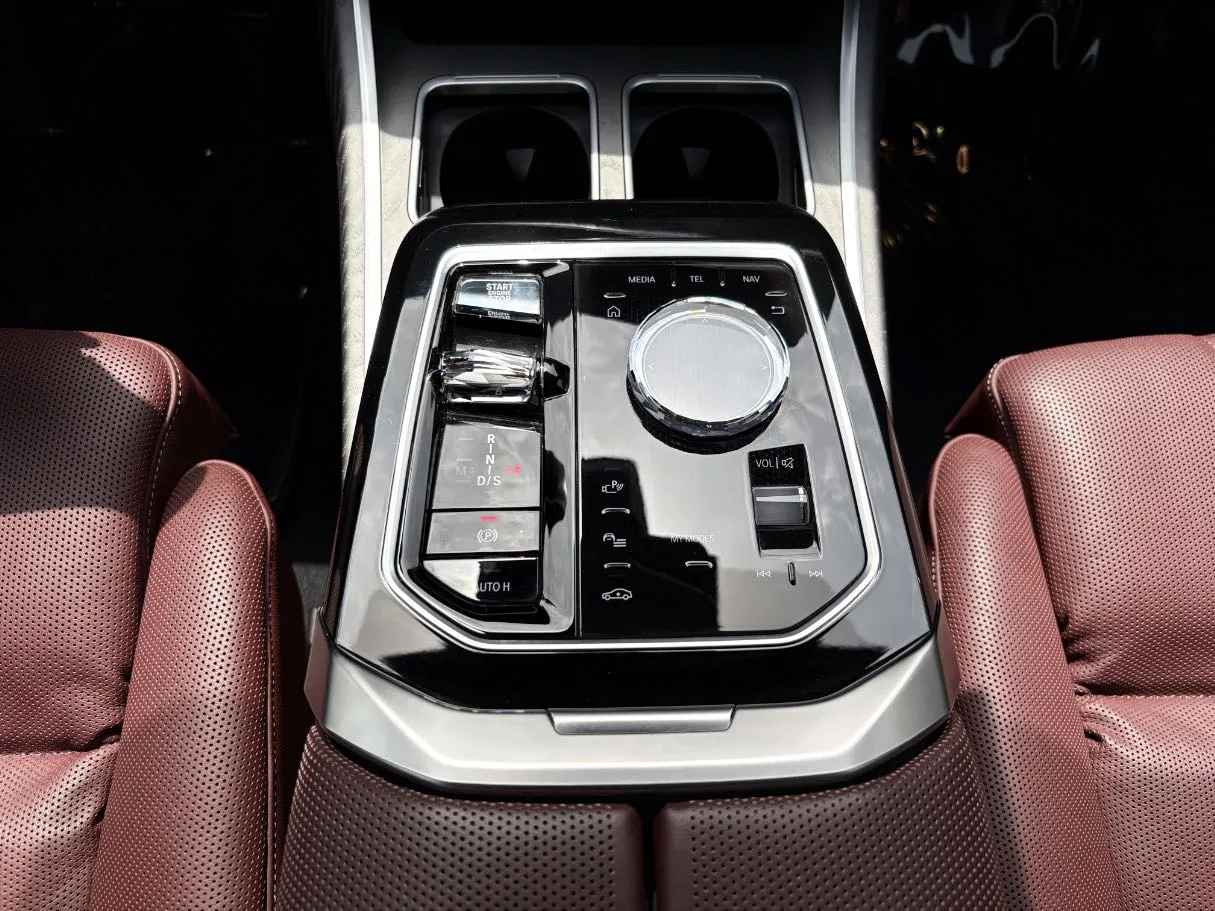 Car image 23