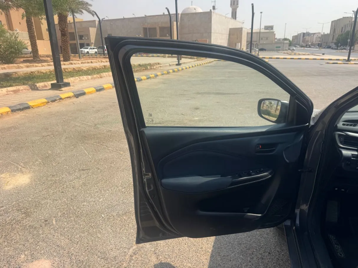 Car image 10