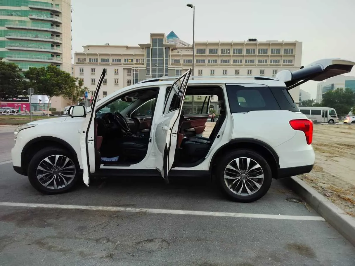 Car image 13