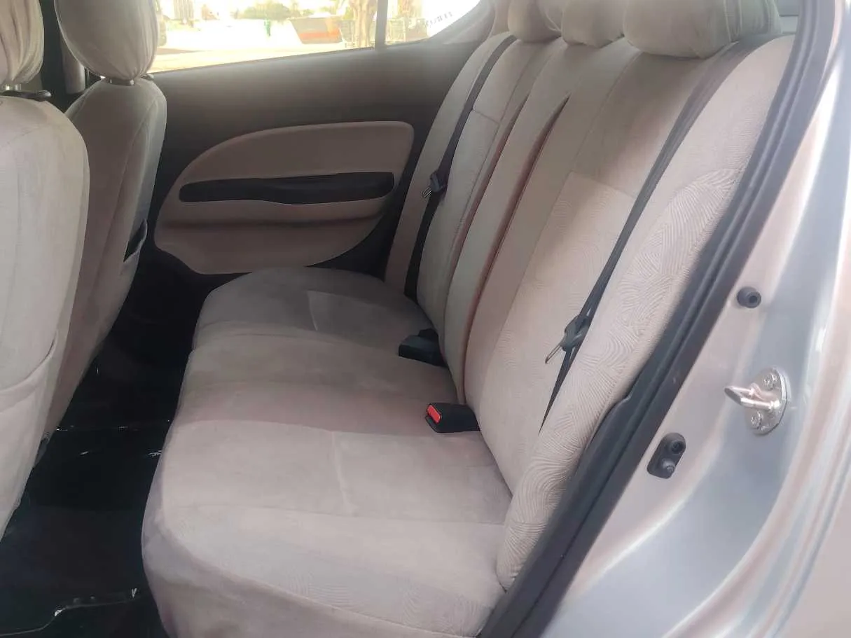 Car image 15