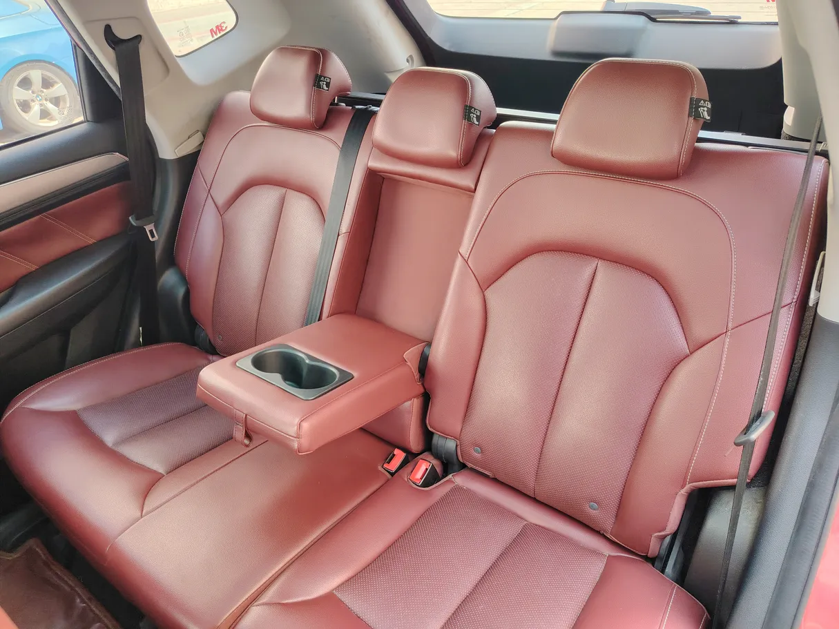 Car image 14