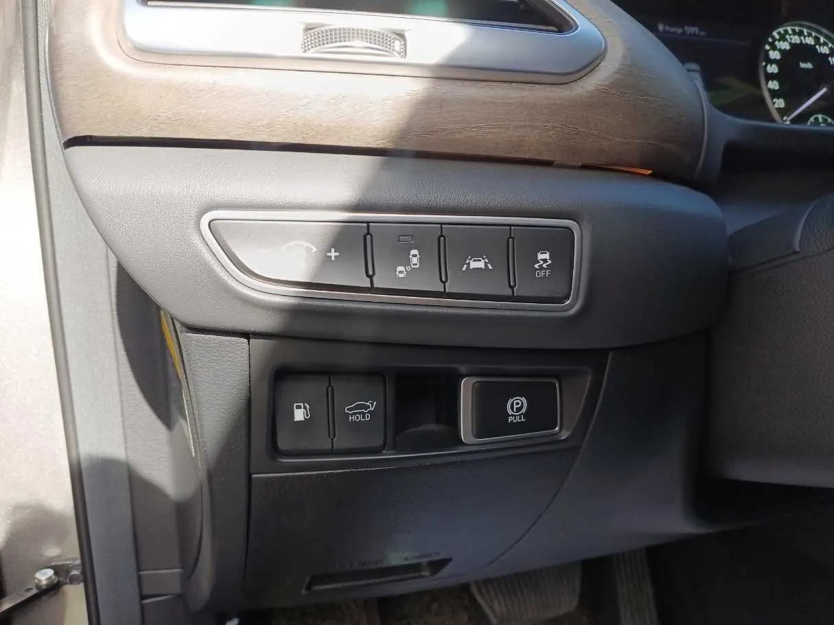 Car image 23