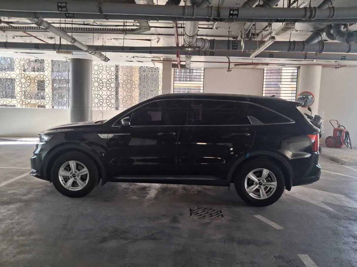 Car image 8