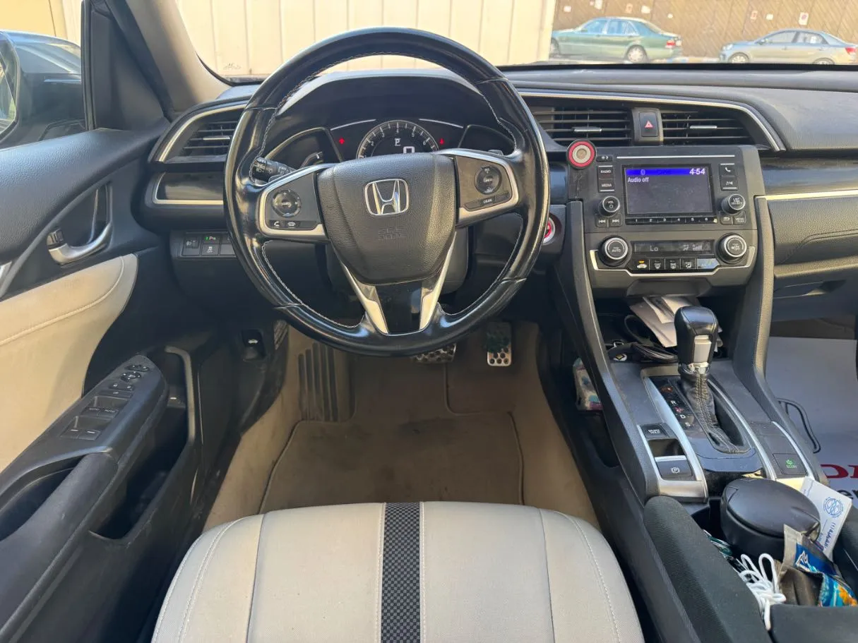 Car image 16