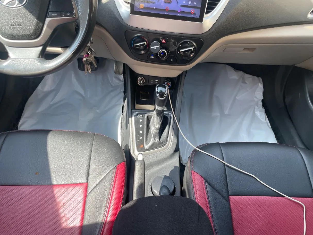 Car image 18