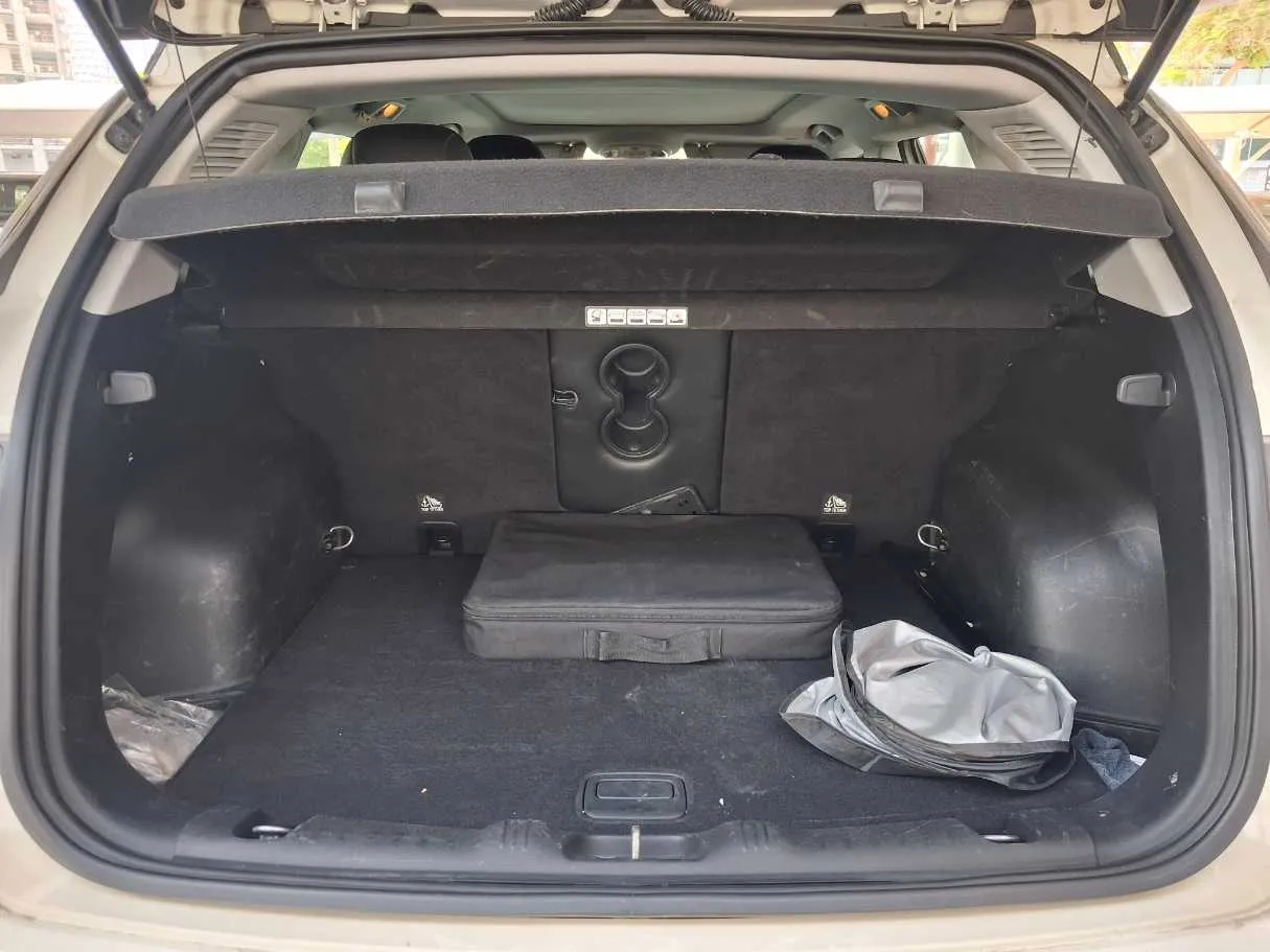 Car image 21