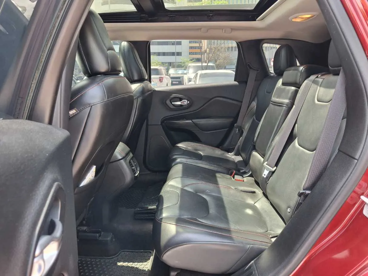 Car image 13