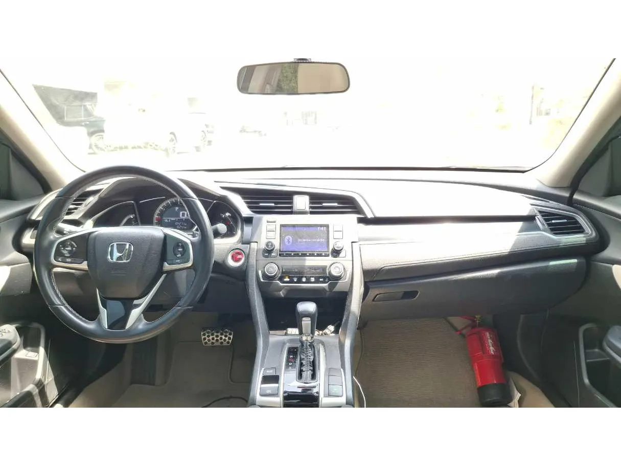 Car image 17