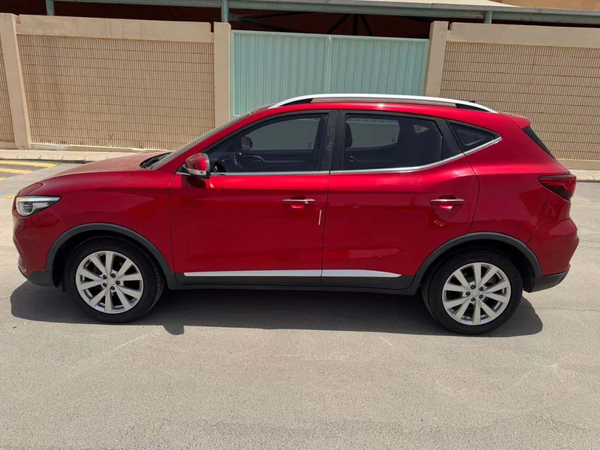Car image 8