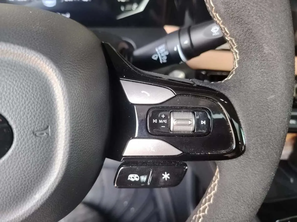 Car image 38