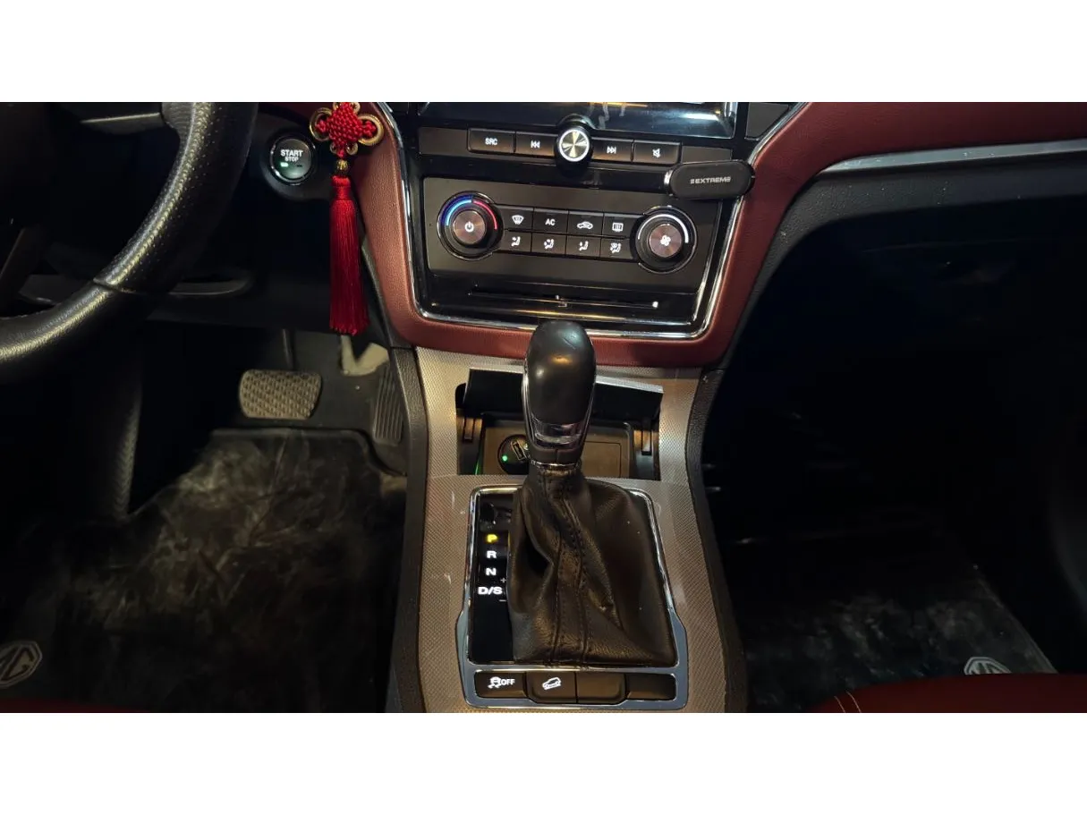 Car image 17