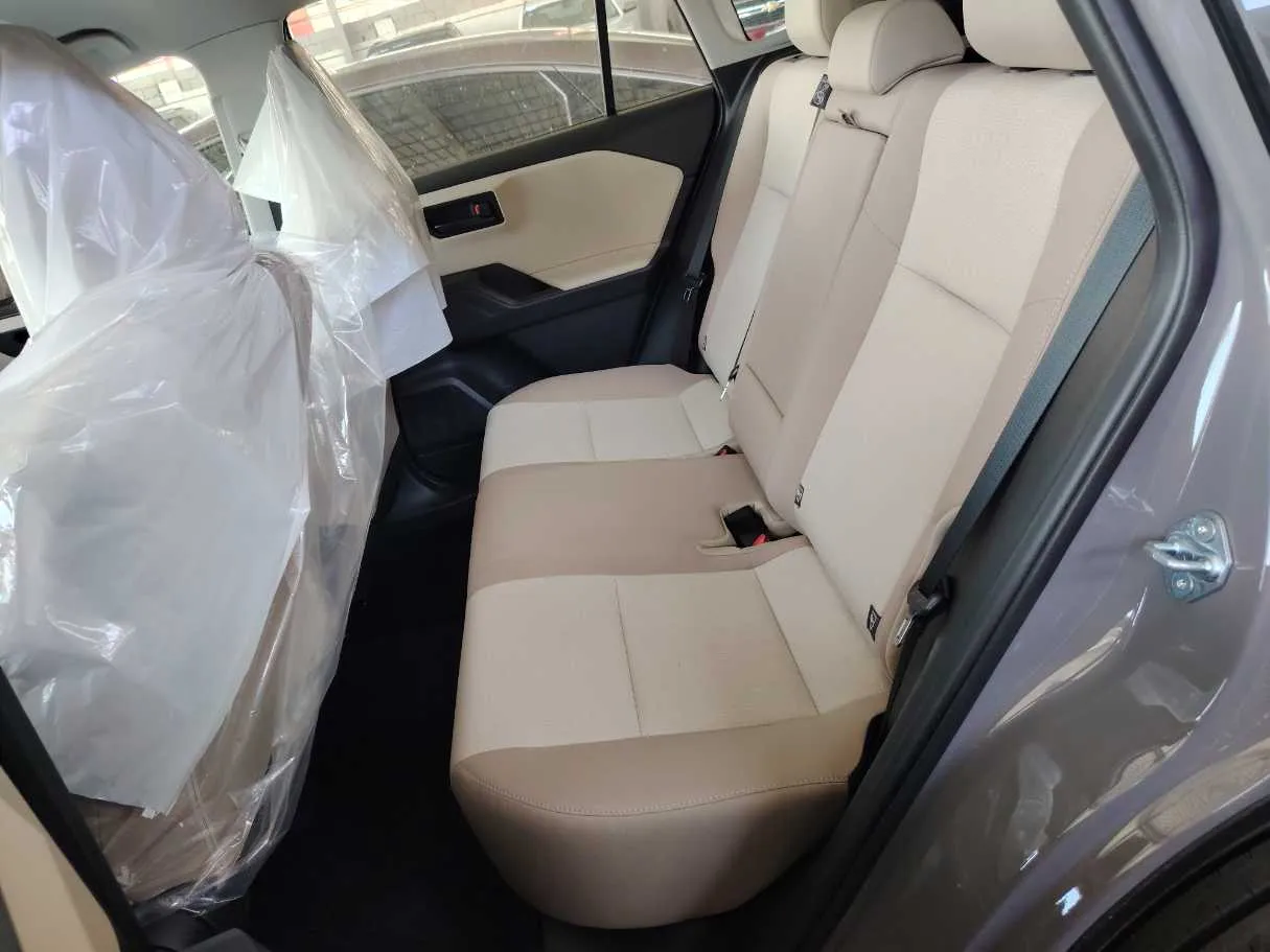 Car image 19