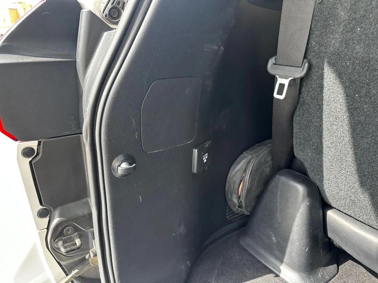 Car image 27