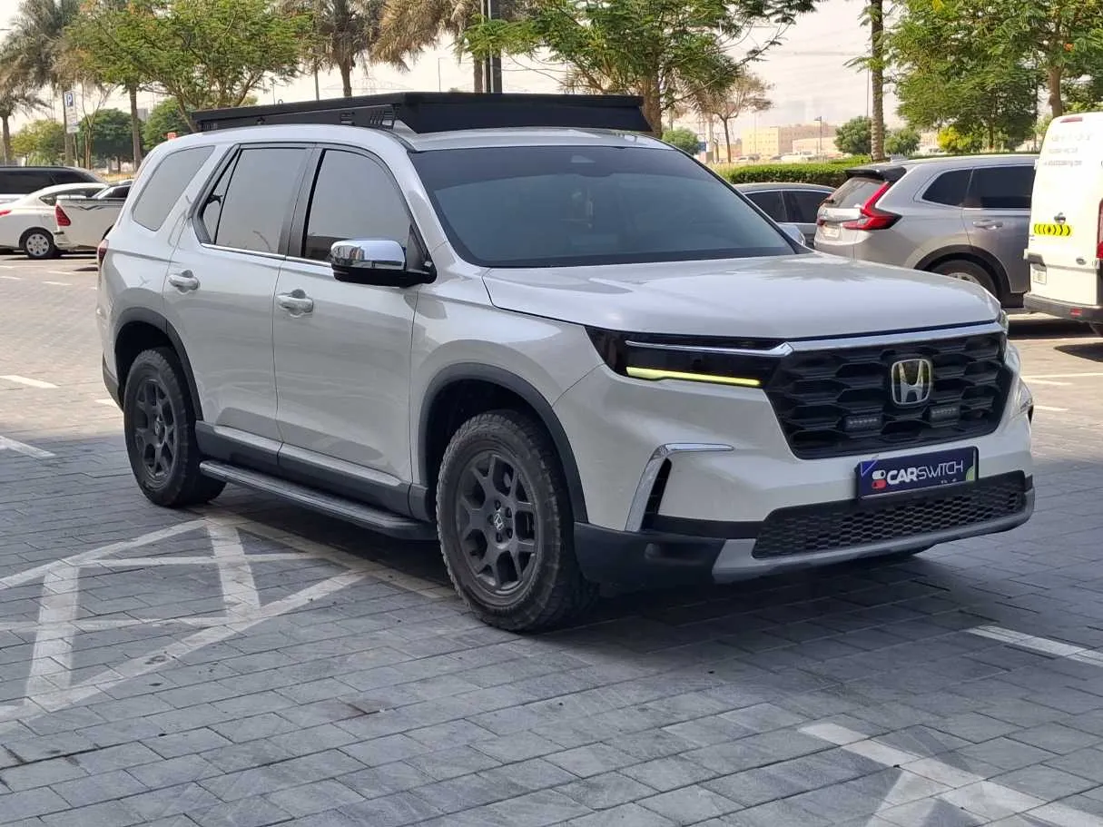 Car image 4