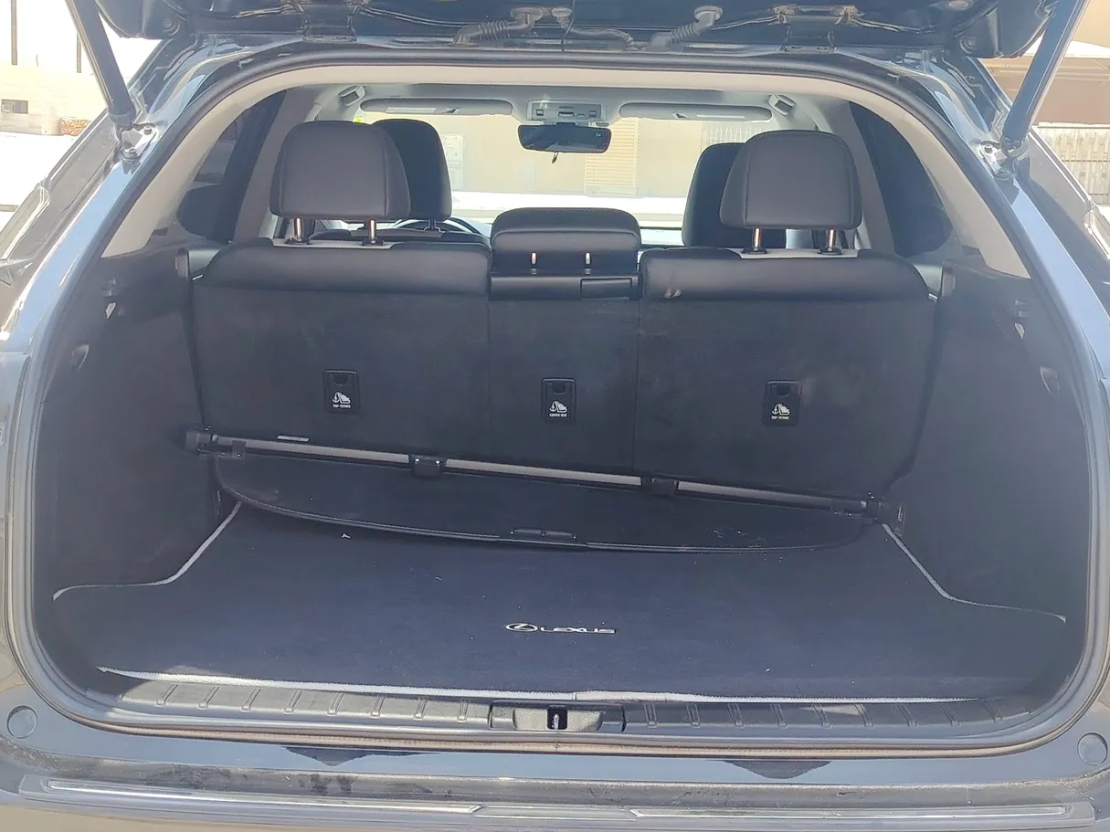 Car image 25