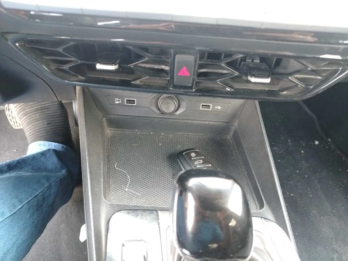 Car image 24