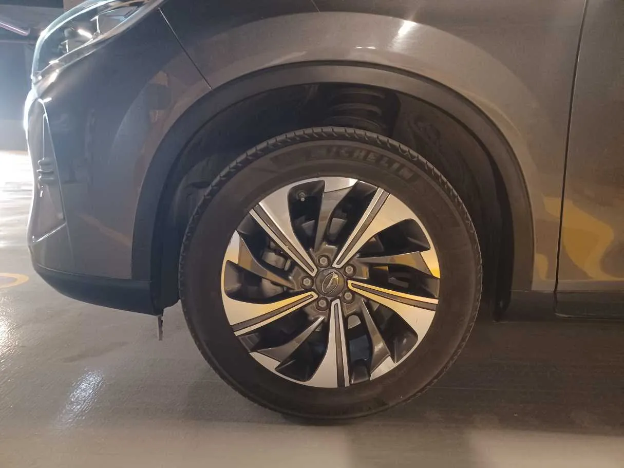 Car image 9