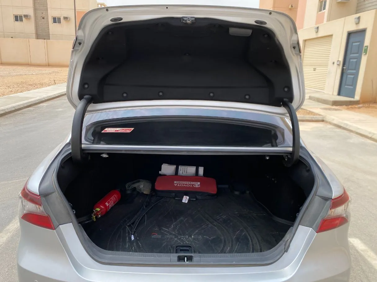 Car image 21