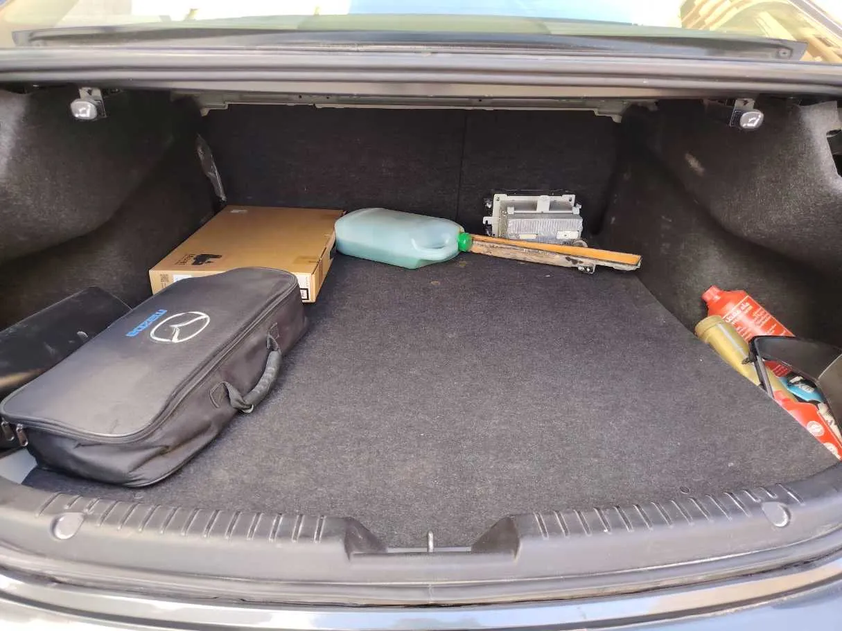 Car image 25