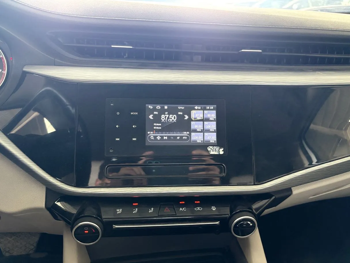 Car image 13