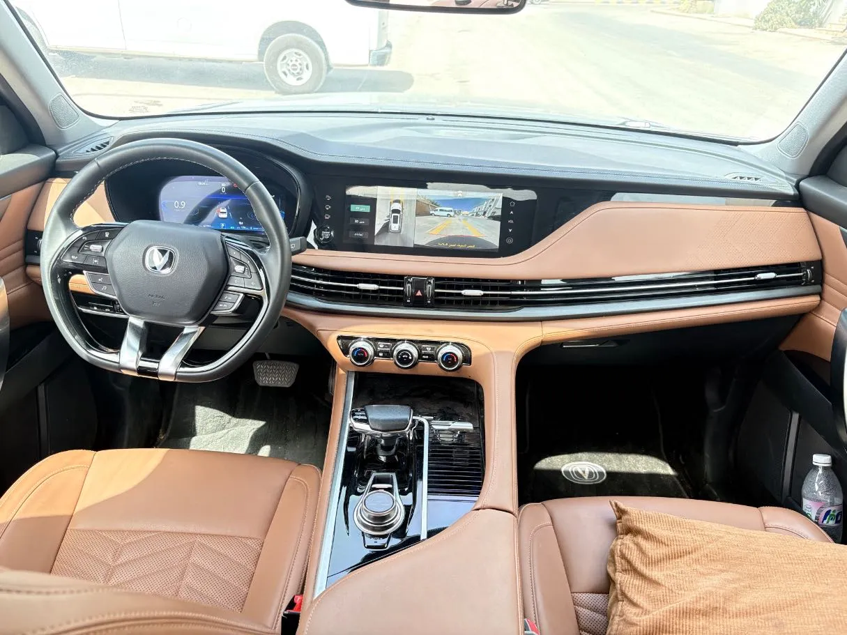 Car image 18
