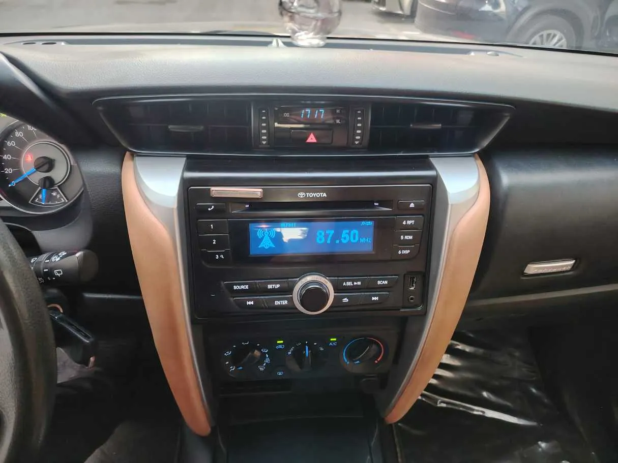 Car image 26