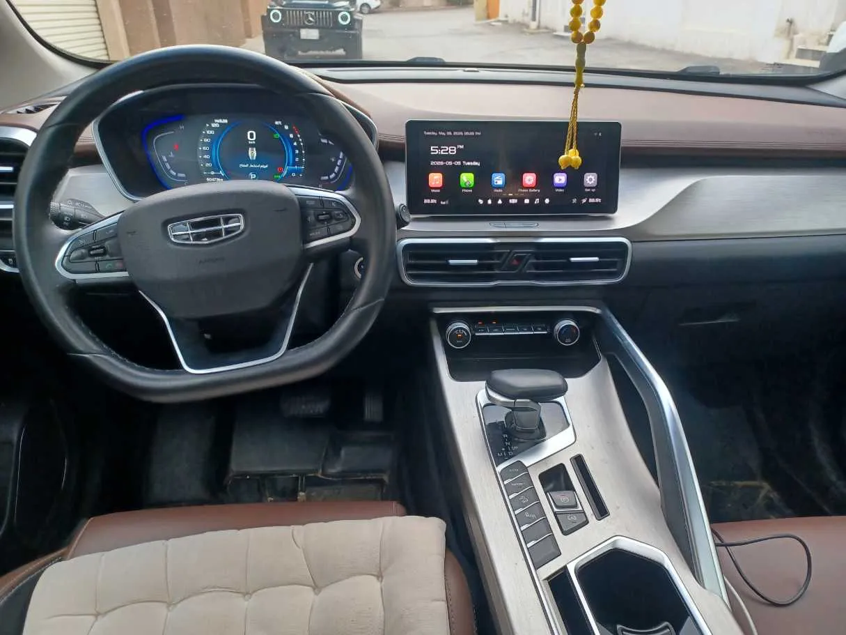 Car image 16