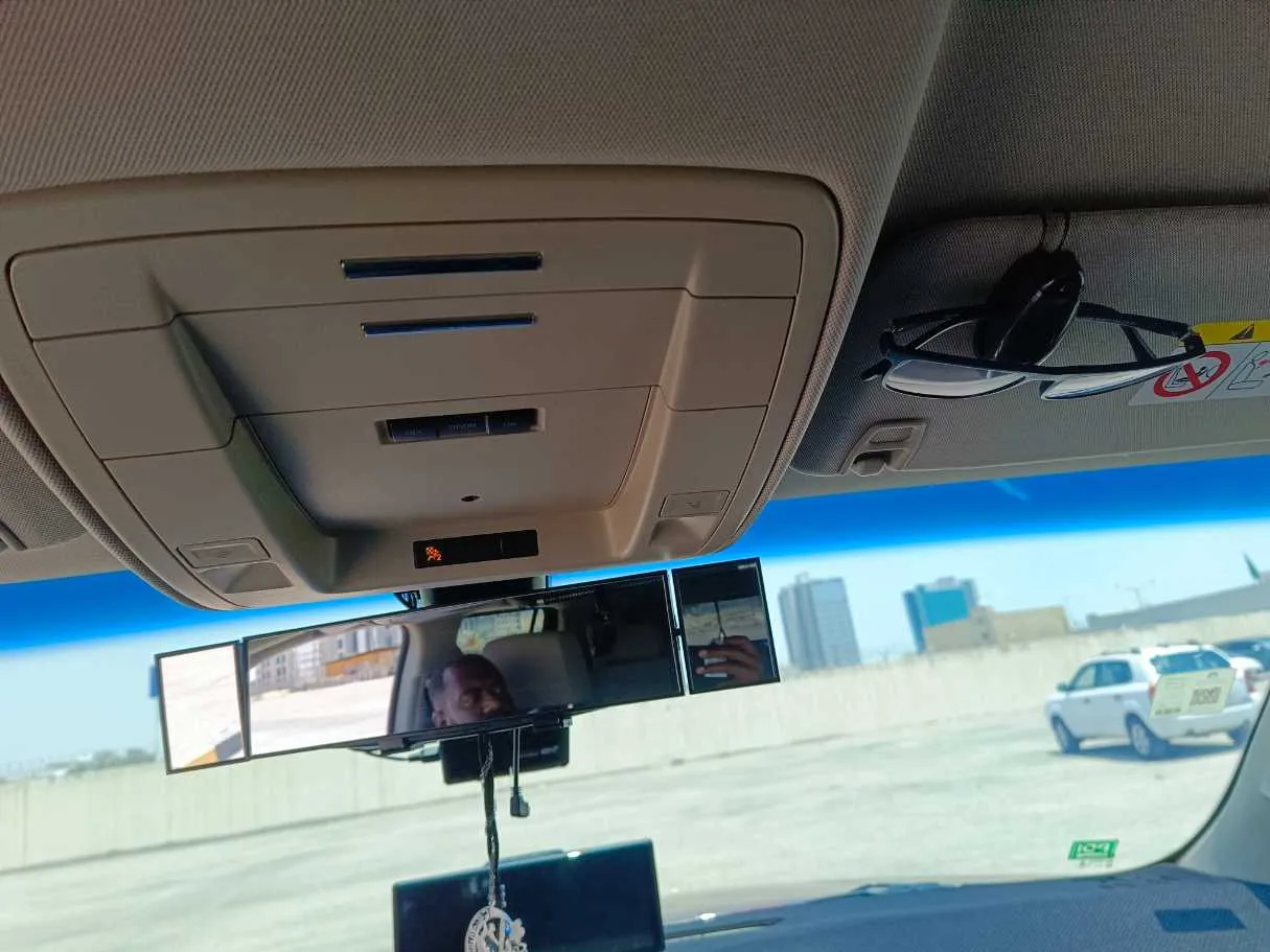 Car image 30