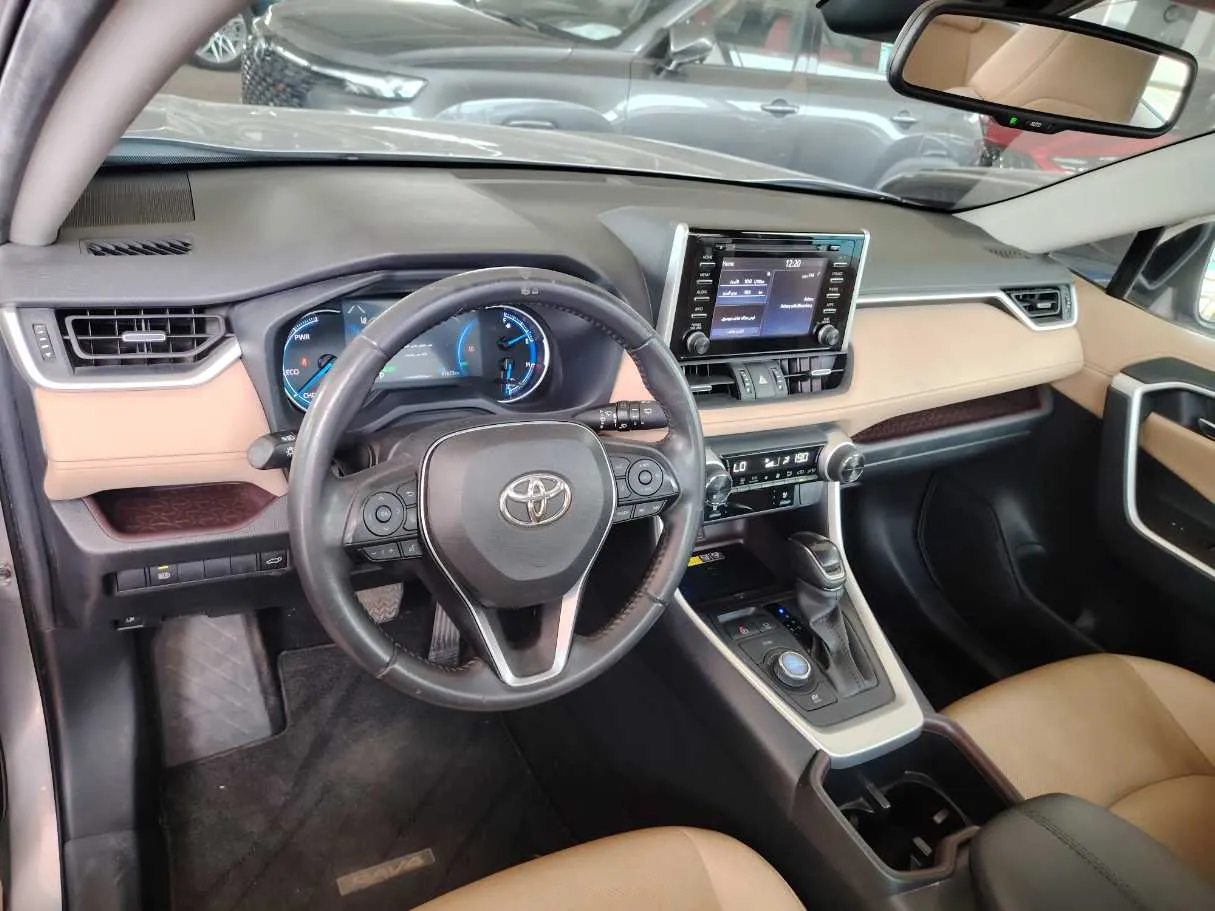 Car image 16